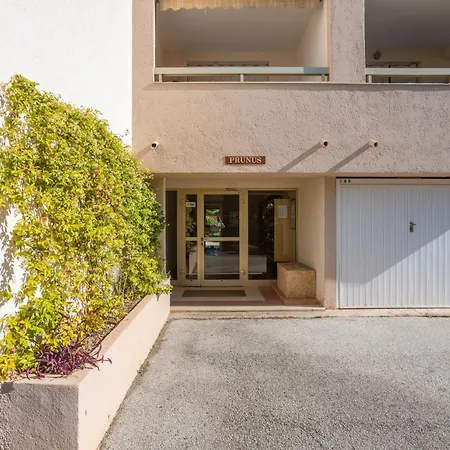 - Domaine Du Preconil Apartman *